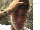 Papai Noel?! Neymar surge de barba branca em foto na internet