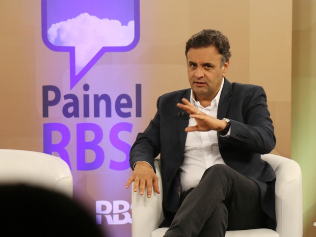 Candidato Aécio Neves, do PSDB, no Painel RBS (Foto: Maria Polo/G1)