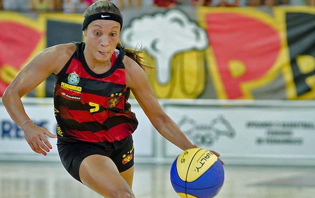 adrianinha sport basquete feminino (Foto: Wágner Damásio / Sport)