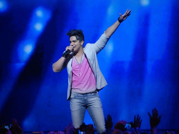 Luan Santana canta seus maiores sucessos (Foto: TV Globo/Zé Paulo Cardeal)
