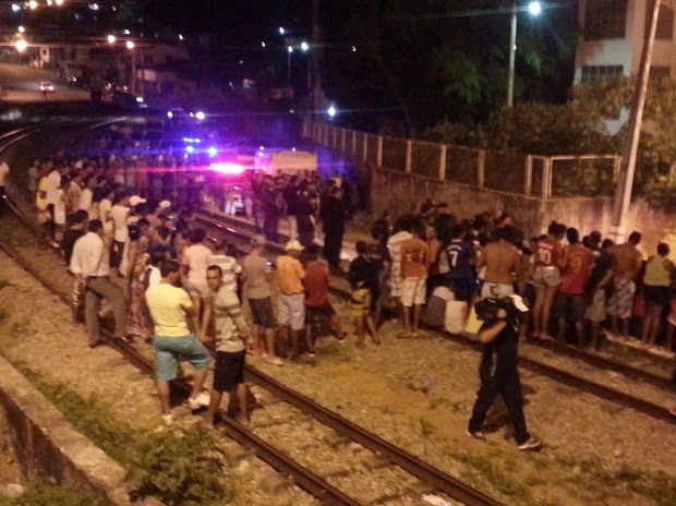 corpos foram encontrados na Rua Ocidental de Baixo, nas proximidades do antigo horto municipal e a linha de trem da estação ferroviária da Ribeira (Foto: Kléber Teixeira/Inter TV Cabugi)