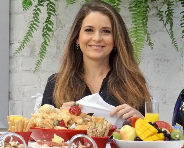 Cláudia Abreu fala sobre cuidados com os filhos nos bastidores do programa (Foto: Mais Você / TV Globo)