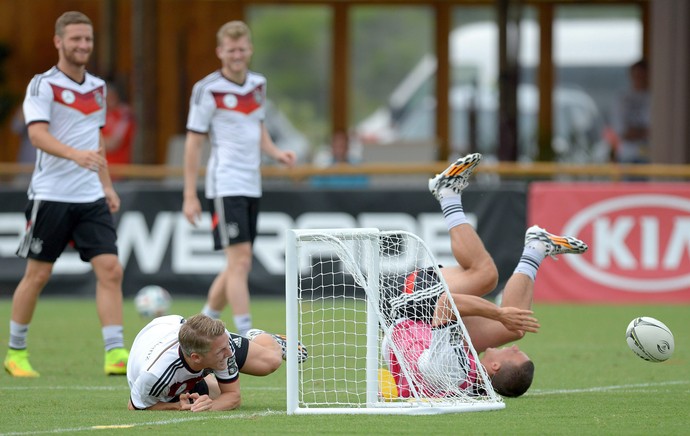 jogadores alemanha jogam rugbi ozil (Foto: EFE)
