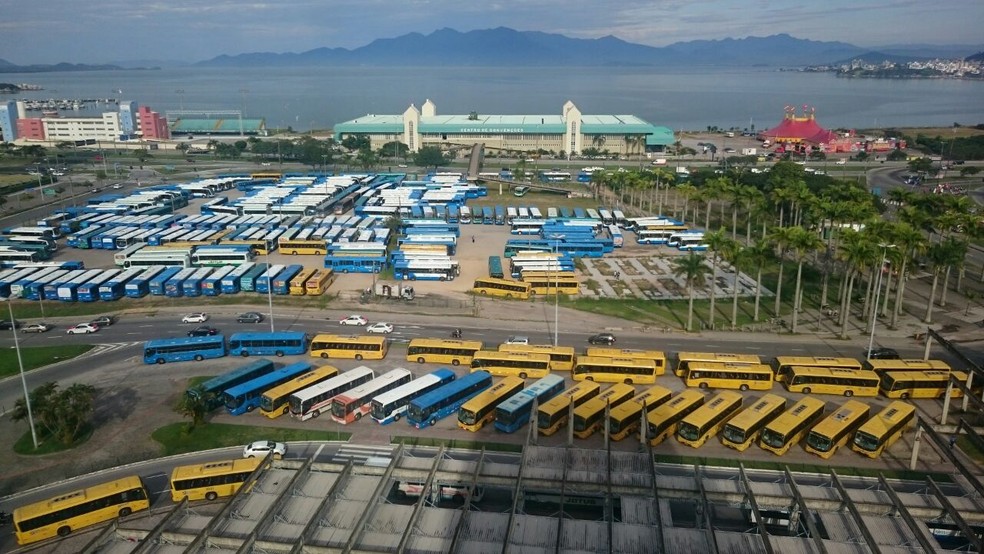 Ônibus pararam por três horas na Grande Florianópolis (Foto: Thiago Marthendal/Divulgação)