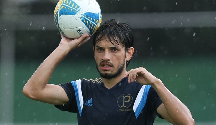 Em busca de reforços, Bahia negocia contratação do meia Tiago Real