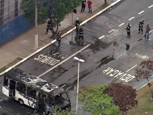 G Nibus E Micro Nibus S O Incendiados Na Zona Norte De Sp