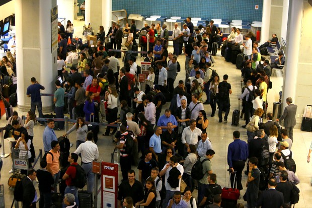 Aeroporto Santos Dumont lotado (Foto: Marcello Sá Barreto / AgNews)