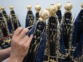 Fabrica Produz Tres Mil Imagens Por Semana De Nossa Senhora Aparecida Festa Da Padroeira 2016 G1