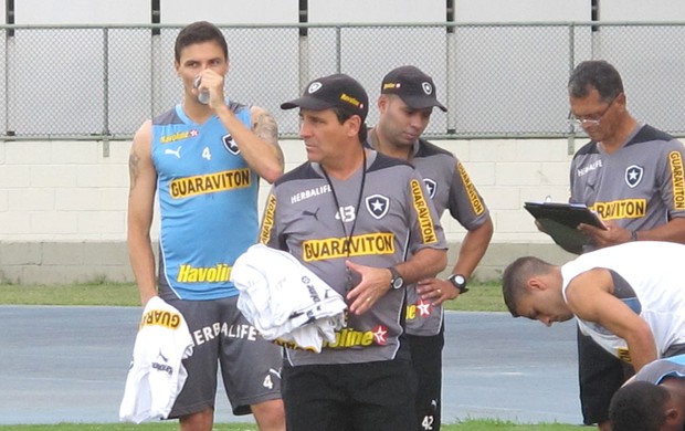 Bolivar treino Botafogo (Foto: Thales soares) Bolivar treino Botafogo (Foto: Thales soares)