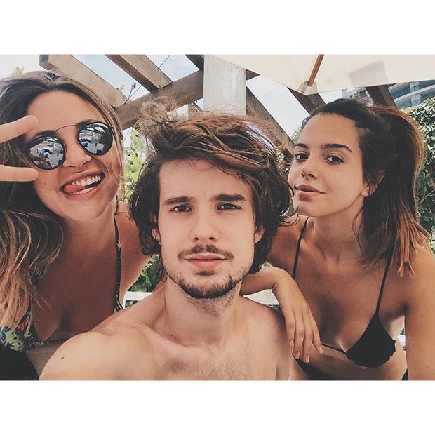 Giovanna Lancellotti com amigos (Foto: Reprodução/Instagram)