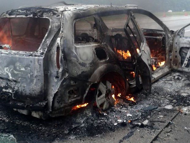 Técnico do Santos sofre grave acidente e vê carro ser destruído por fogo  (Foto: Arquivo pessoal)