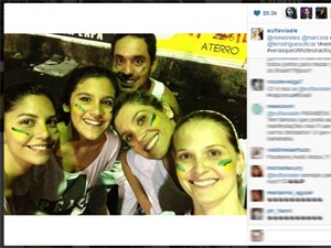 Flávia Alessandra foi com a filha Giulia e com a atriz Fernanda Rodrigues em manifestação no Rio (Foto: Reprodução/Instagram)