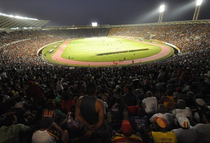 Estádio Castelão lotado pela torcida do Sampaio (Foto: Biaman Prado/O Estado)