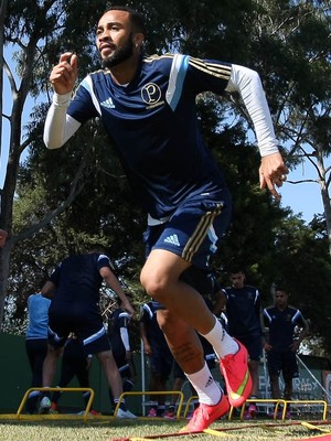 A cartola, Wesley diz ter sido agredido por torcedor; Palmeiras desconfia