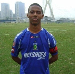 Thiago Luiz Nascimento, lateral-direito revelado em Uberlândia (Foto: Divulgação/Núcleo Esportivo Fênix)