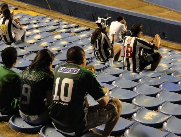 Torcidas de Goiás e Atlético-MG juntas no Serra Dourada (Foto: Fernando Martins/Globoesporte.com)