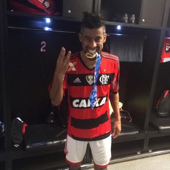 Leo Moura flamengo medalha campeão carioca (Foto: Reprodução/Instagram)