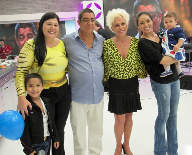 Zeca Pagodinho levou a família para conhecer Ana Maria (Foto: Priscilla Massena/Gshow)