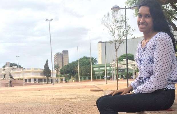 Funcionária pública aprovou a mudança da Praça Cívica, em Goiânia, Goiás (Foto: Paula Resende/ G1) Funcionária pública aprovou a mudança da Praça Cívica, em Goiânia, Goiás (Foto: Paula Resende/ G1)