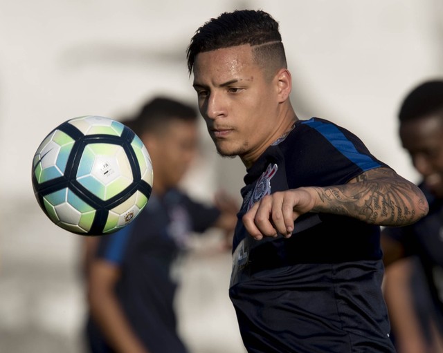 Titular há 21 jogos, Arana é talismã no período invicto do Corinthians