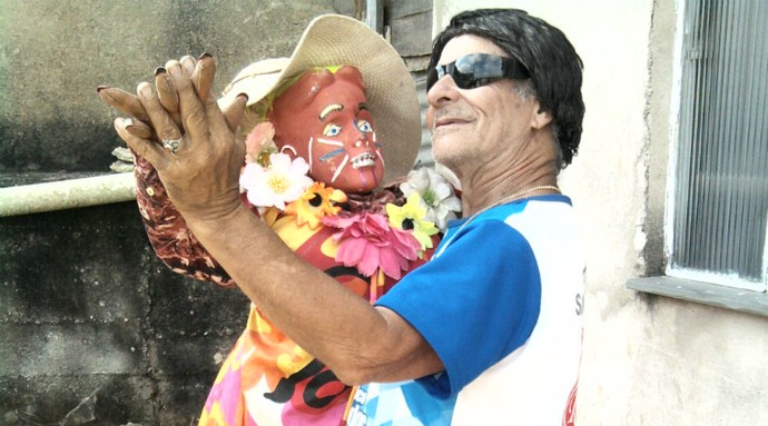 Zito da Motinha coleciona antiguidades; bonecas de carnaval estão entre os itens preferidos (Foto: Arquivo Pessoal)