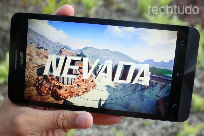 O Zenfone 6 não faz feio quando o assunto é desempenho, rodando jogos exigentes (Foto: Lucas Mendes/TechTudo) O Zenfone 6 não faz feio quando o assunto é desempenho, rodando jogos exigentes (Foto: Lucas Mendes/TechTudo)