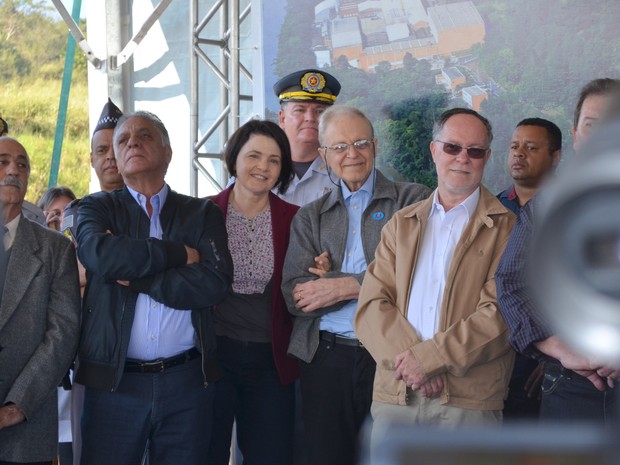 Prefeito Gabriel Ferrato e ex-prefeito Barjas Negri na inauguração do aven viário em Piracicaba (Foto: Marcello Carvalho/G1)