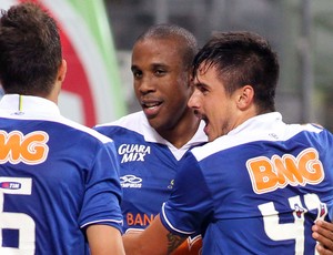 Borges e Willian gol Cruzeiro (Foto: Paulo Fonseca / Futura Press)