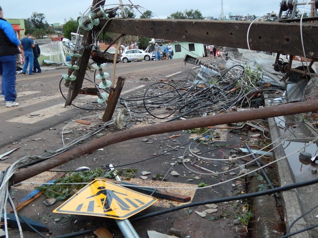 Governo libera FGTS para famílias atingidas por tornado em SC