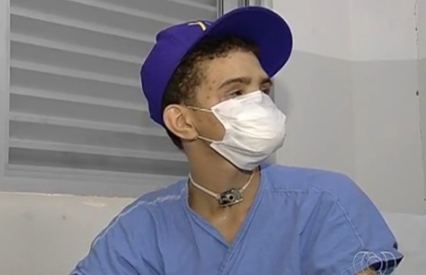 Samuel aguarda cirurgia, em Goiânia, Goiás (Foto: Reprodução/ TV Anhanguera) Samuel aguarda cirurgia, em Goiânia, Goiás (Foto: Reprodução/ TV Anhanguera)