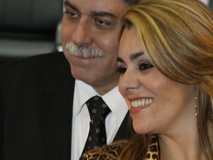 João Ribeiro e com a esposa Cínthia Ribeiro (Foto: Assessoria de imprensa/Divulgação)