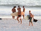 Veja como foi o dia na praia de Marcello Novaes e Letícia Spiller com os filhos