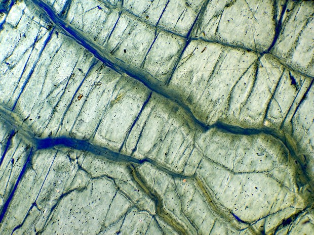 Mineral serpentine produzido por rocha basáltica expelida de vulcão (Foto: Christian Gautier/Biosphoto/Arquivo AFP)