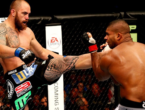 Travis Browne Alistair Overeem UFC fight night (Foto: Agência Getty Images)
