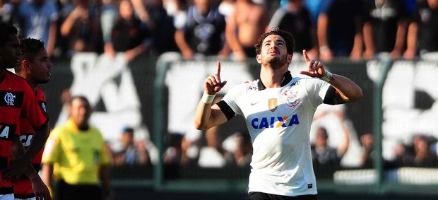 Alexandre Pato corinthians gol Flamengo (Foto: Marcos Ribolli / Globoesporte.com)