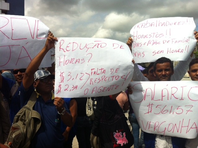 Protesto agendes de endemias na Aleam, em Manaus (Foto: Patrick Motta/ Rádio Amazonas FM)