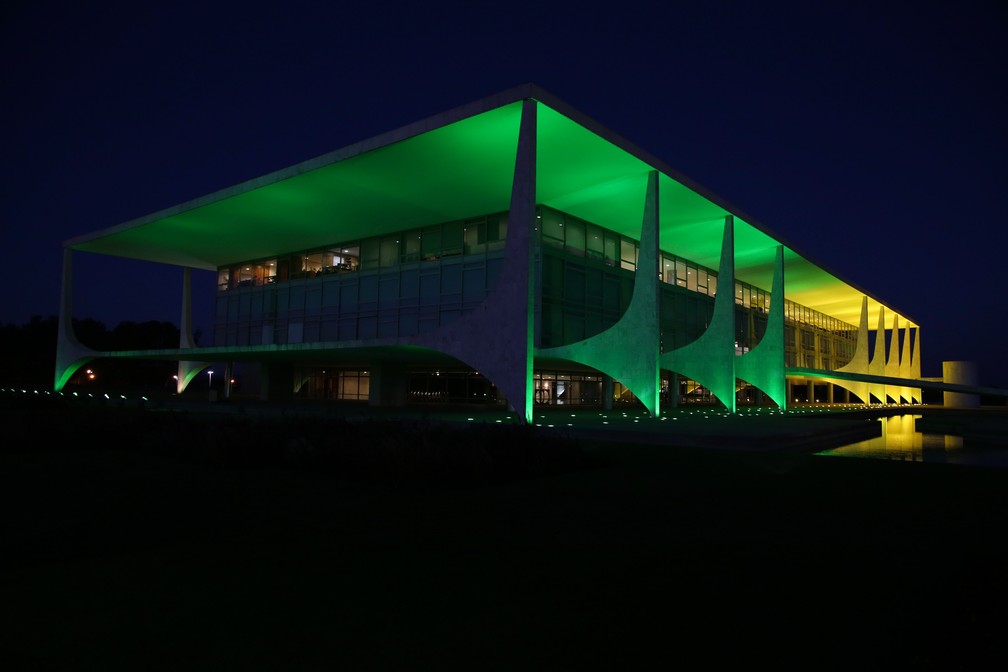 Planalto iluminado de verde e amarelo para as comemorações de 7 de setembro (Foto: Valter Campanato/ Agência Brasil)
