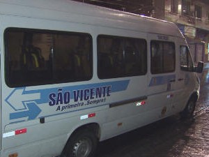 Cerca de 10 pessoas estavam na lotação (Foto: Reprodução/TV Tribuna) Cerca de 10 pessoas estavam na lotação (Foto: Reprodução/TV Tribuna)