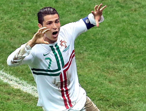 Cristiano Ronaldo comemora gol de Porttugal (Foto: AP)
