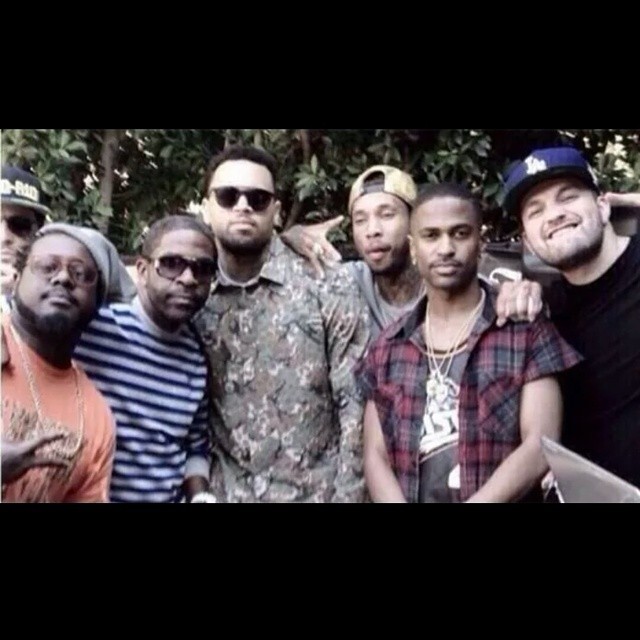 Chris Brown em festa com amigos (Foto: Reprodução/Instagram)
