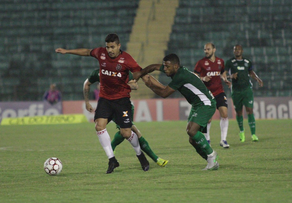 Brasil sofreu com o ritmo do Bugre (Foto: Carlos Insaurriaga / G.E. Brasil)