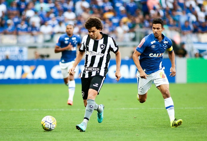 Marlone, Camilo e Pottker. Escolha  o gol mais bonito do fim de semana