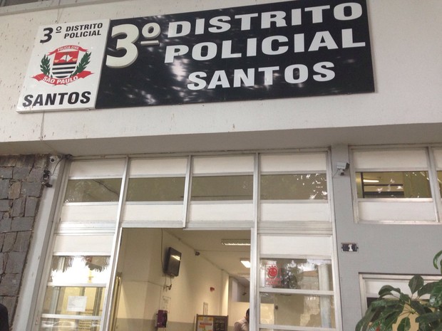 Caso foi registrado no 3° Distrito Policial de Santos (Foto: João Paulo de Castro / G1)