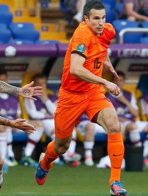 agger dinamarca van persie holanda (Foto: Agência Reuters)