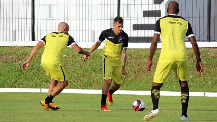 ABC - Romano, Anderson Pedra e Léo Fortunato (Foto: Andrei Torres/ABC FC/Divulgação) ABC - Romano, Anderson Pedra e Léo Fortunato (Foto: Andrei Torres/ABC FC/Divulgação)
