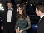 Look do dia: Kate Middleton usa vestido logo de renda em baile de gala