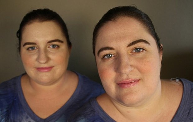 Apesar da diferença de idade, Jennifer, de 33, e Ambra, de 23, parecem gêmeas (Foto: Reprodução/YouTube/Twin Strangers)