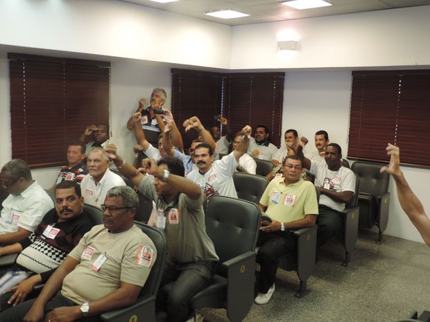 Categoria foi ao Tribunal Regional do Trabalho exigir aumento salarial de 10%; empresários oferecem 5% (Foto: Vitor Tavares/G1)