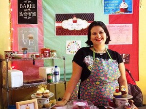 Confeiteira Twany Falcão produz cupcake de pamonha, em Caruaru, Pernambuco (Foto: Ju Augusta/ TaiDoido)