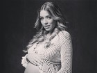 Luma Costa exibe barrigão de oito meses de gravidez em ensaio